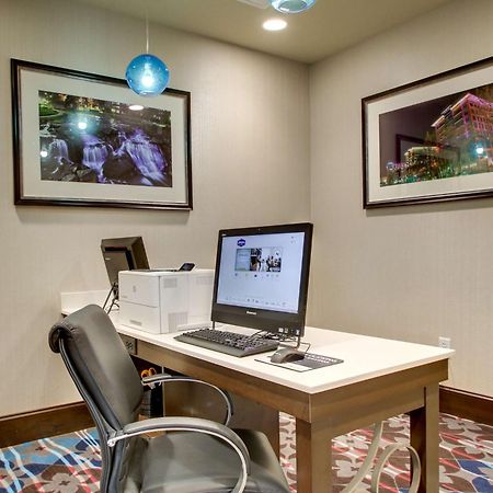 ハンプトン イン アンド スイーツ グリーンビル エアポート エクステリア 写真